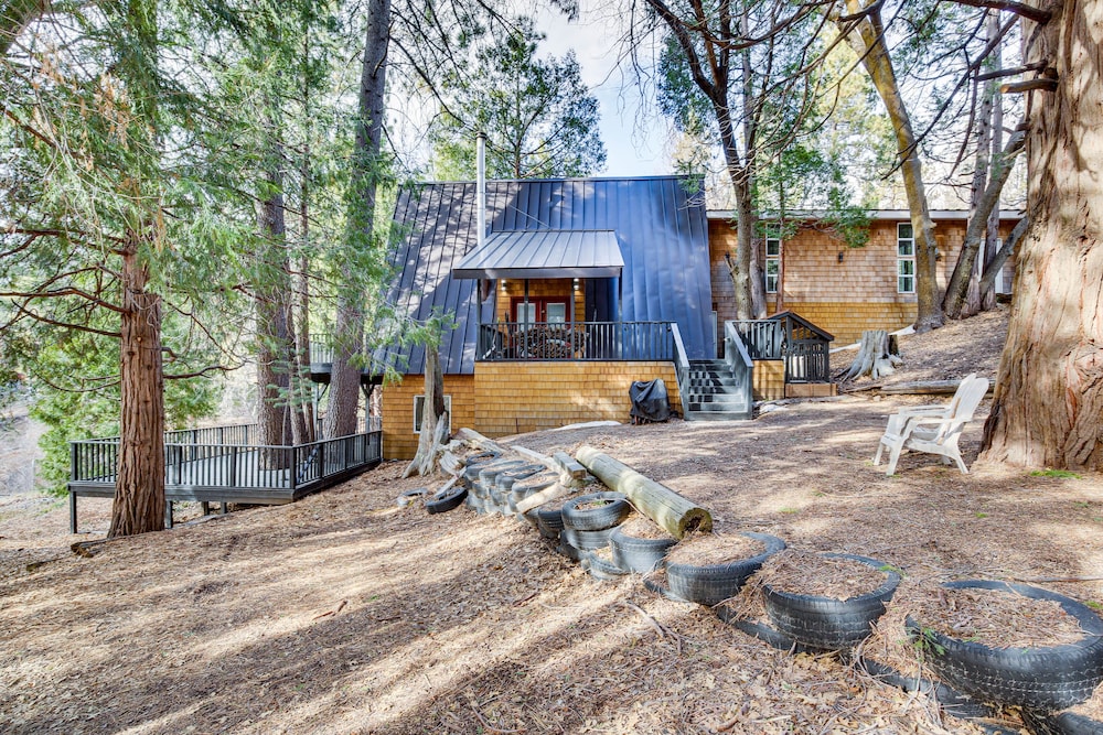 Decks + Tree-lined Views: Arrowbear Lake Cabin view 4