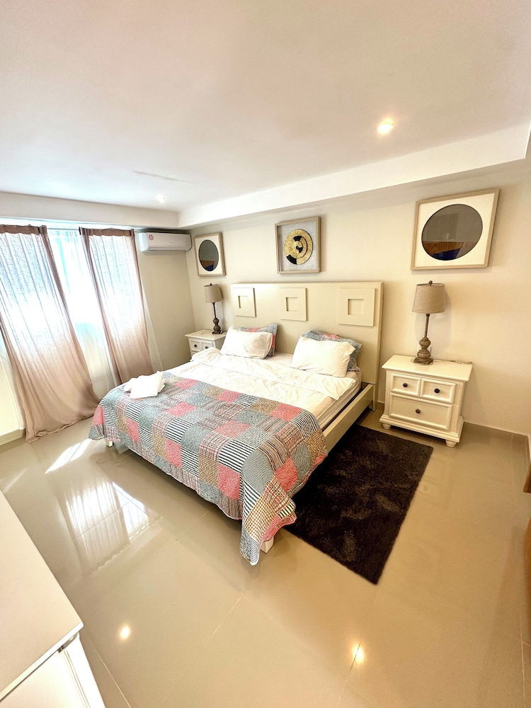 Hotel Noé Hotel - Image 1