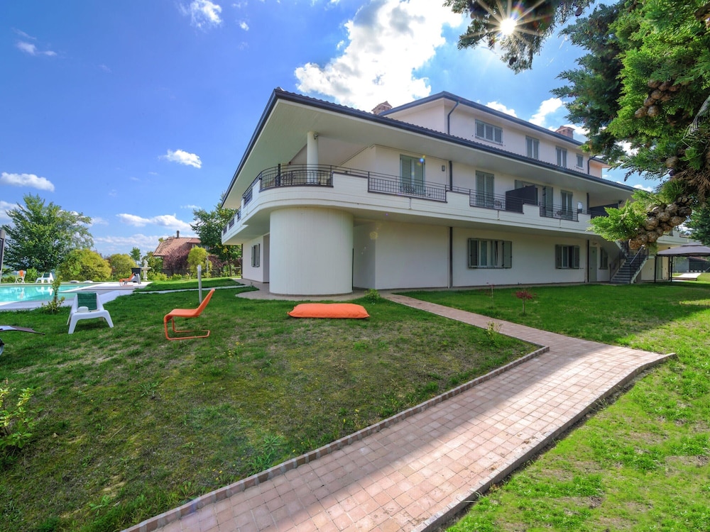 Plush Villa Apartment in Tavullia with Hot Tub photo 2