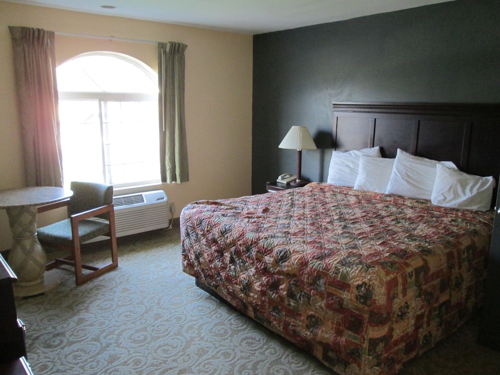 Delux Inn & Suites view 2