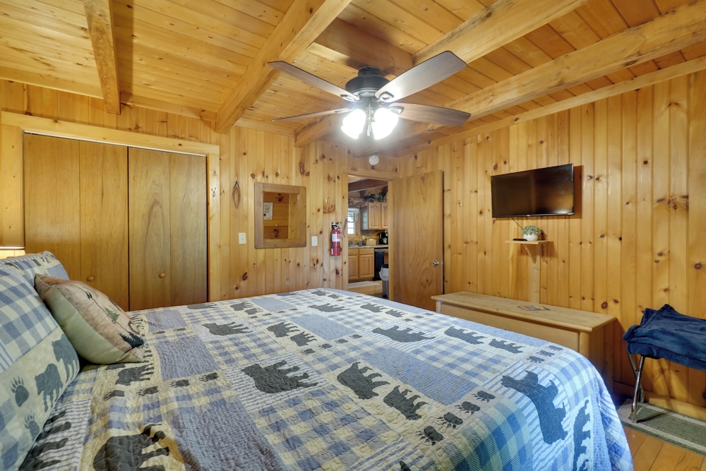 Hot Tub & Deck! 'bear Hugs Cabin' Near Gatlinburg