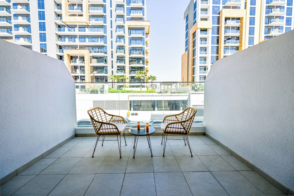 Luxury Studio in Azizi Riviera