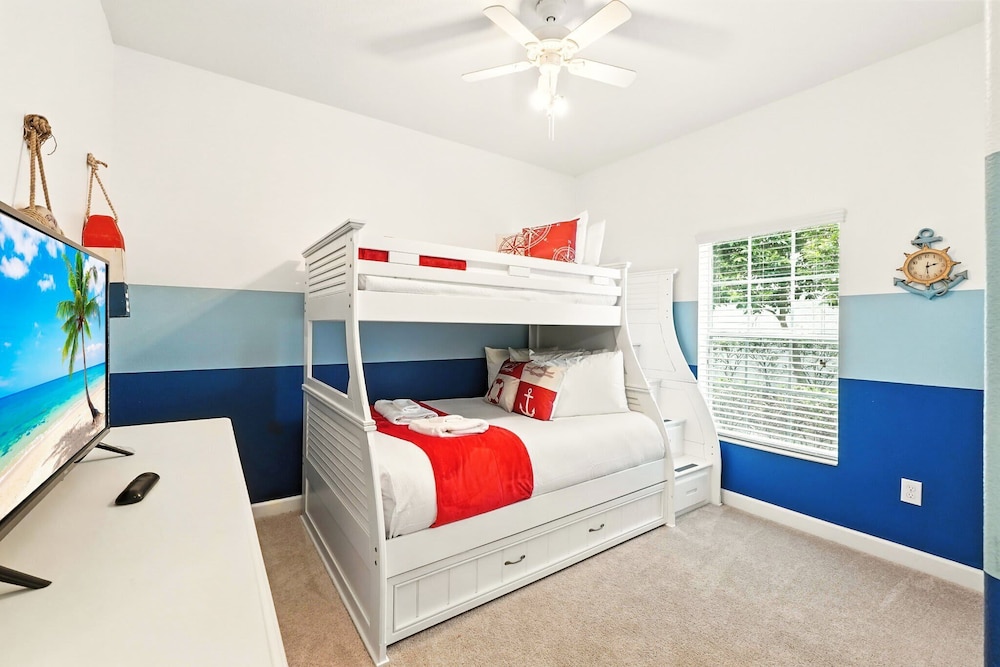 Vibrant 5BR Family Retreat in Storey Lake!