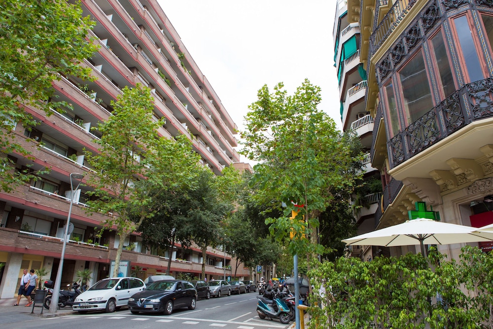 Apartment With Large And Private Terrace
