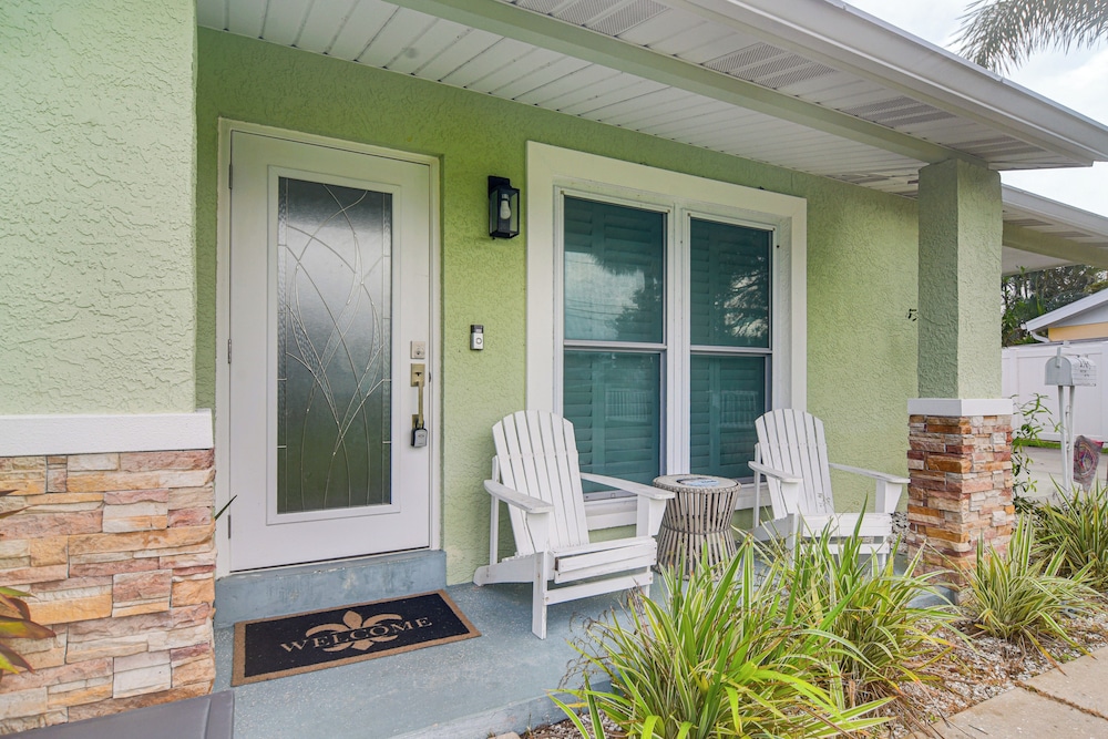 5 Mi to Dtwn: Pet-friendly Home in St Petersburg!