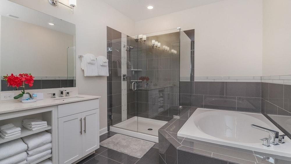 Storey Lake Resort 4 Bedroom Condo w Balcony and Amenities 4 Condo