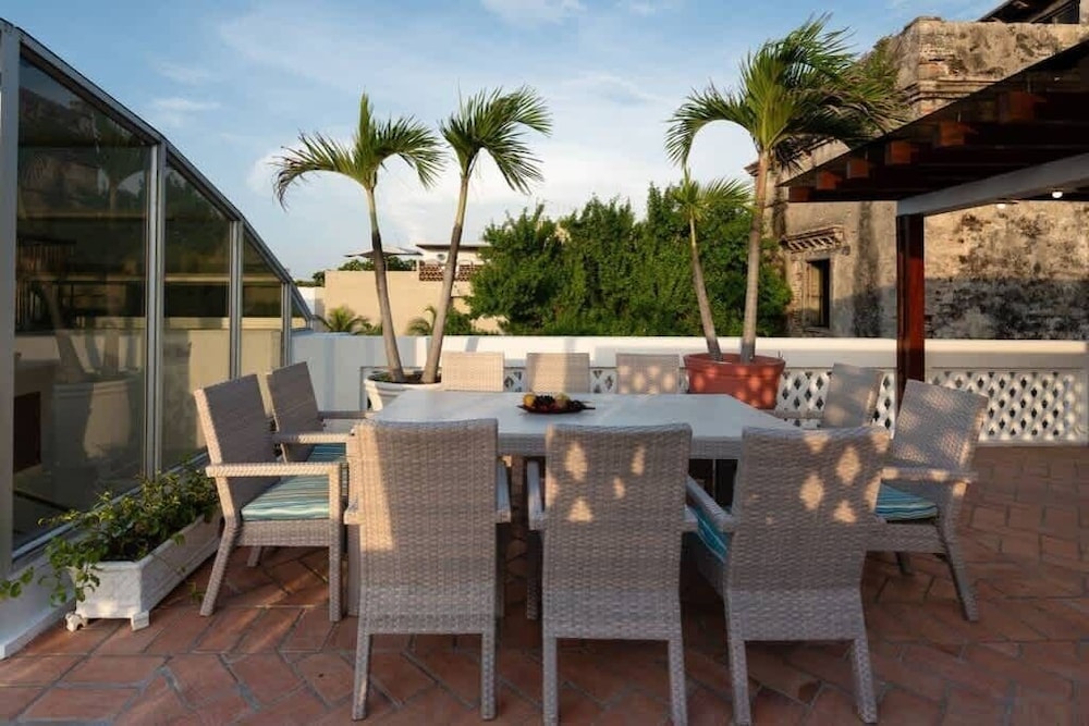 Luxury Apartment– Private Pool & Rooftop Jacuzzi