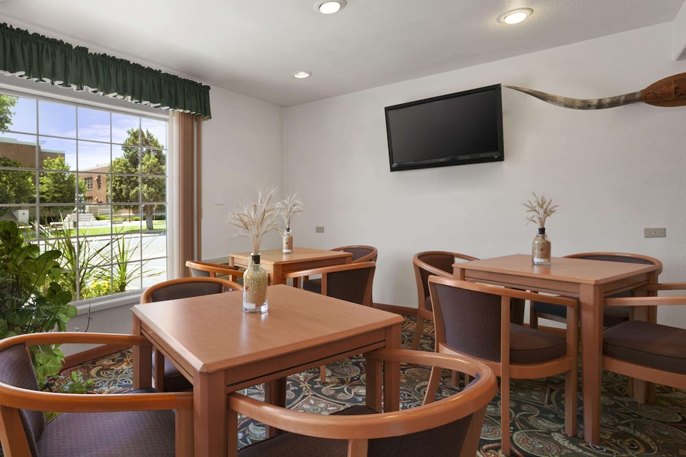 Pendleton Vacations - Travelodge by Wyndham Pendleton OR - Property Image 3
