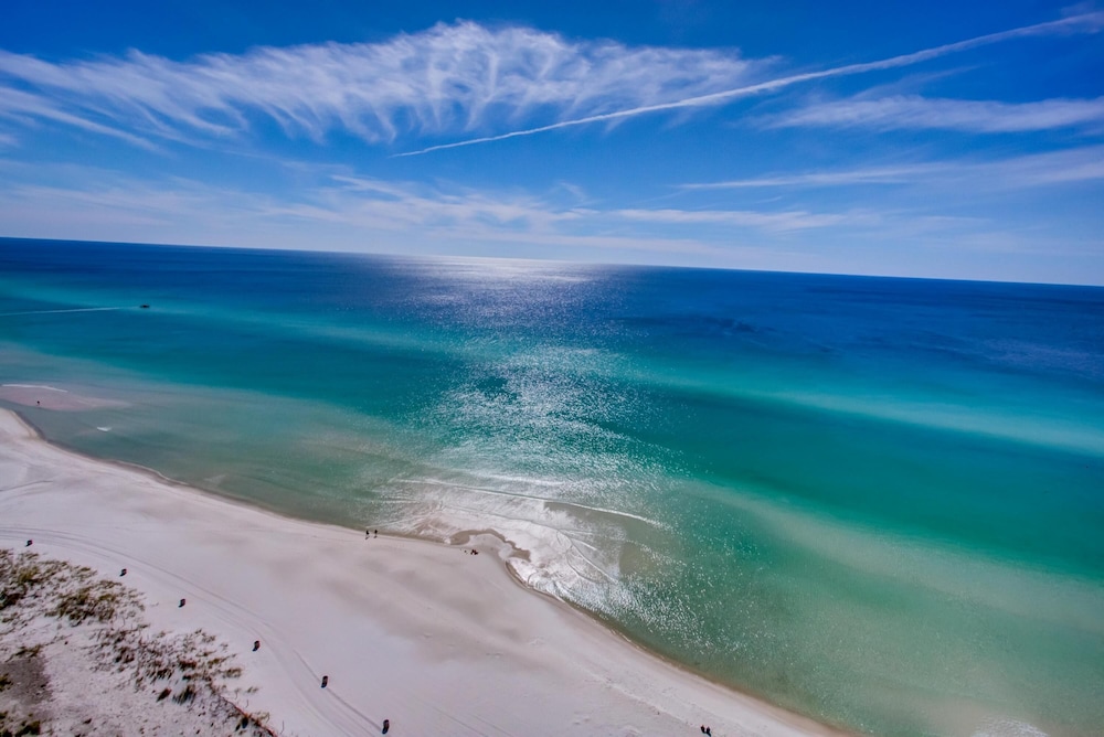 Emerald Beach by Forehand Rentals