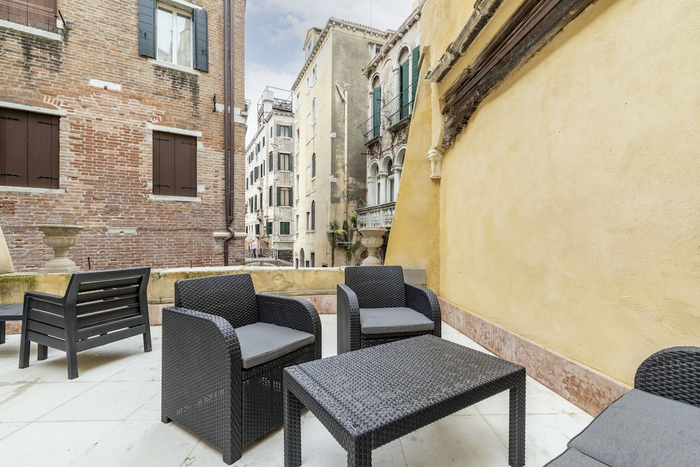 Gondola Luxury Apartment by Wonderful Italy photo 2