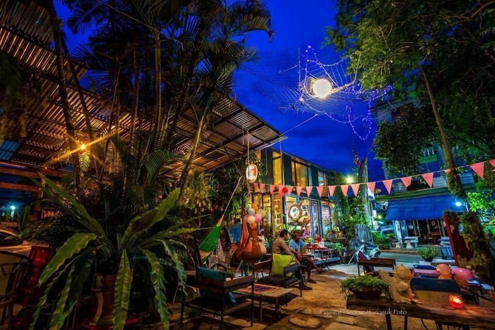 Artist Place Trat