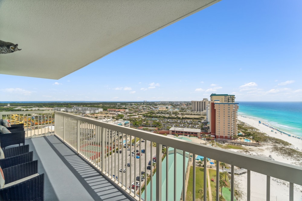Pelican Beach Resort by Panhandle Getaways