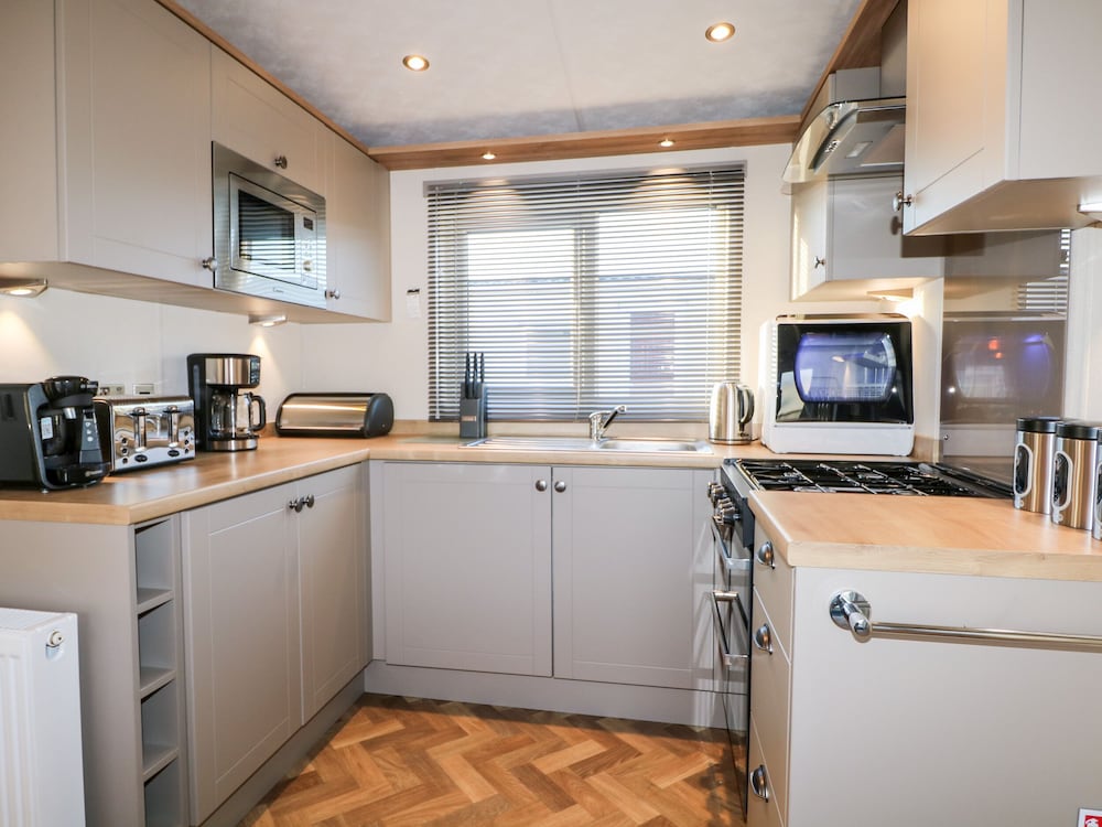 Chichester Lakeside Holiday Park