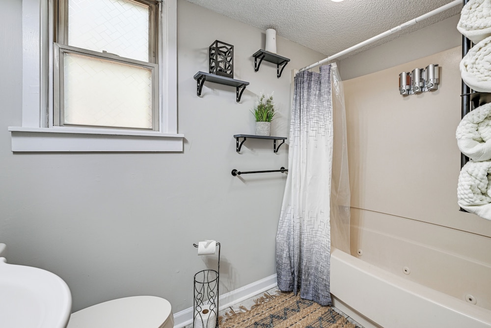 3 Mi to Dtwn: Hickory Home Base w/ Patio!
