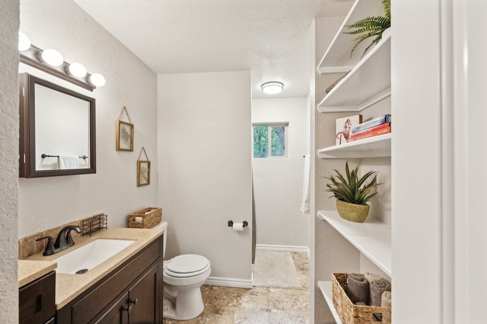 Hill Country Getaway Near San Marcos River 3 Bedroom Home