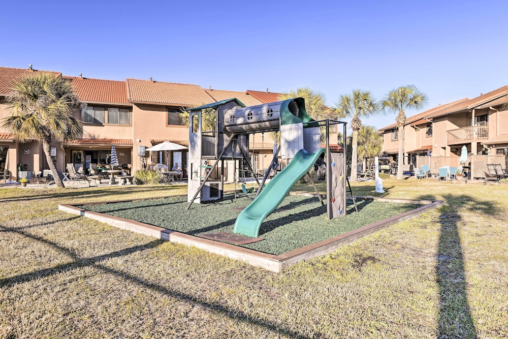 PCB Townhome w/ Resort Amenities - Walk to Ocean!