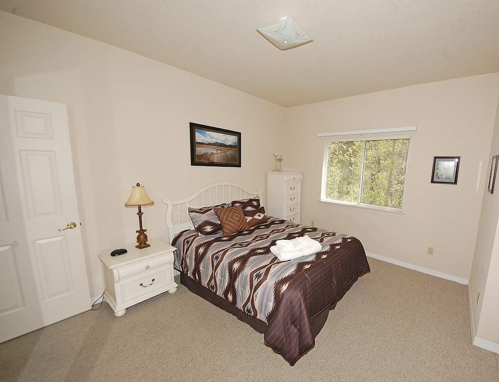 1801 Jicarilla Drive 4 Bedroom Home by RedAwning view 4