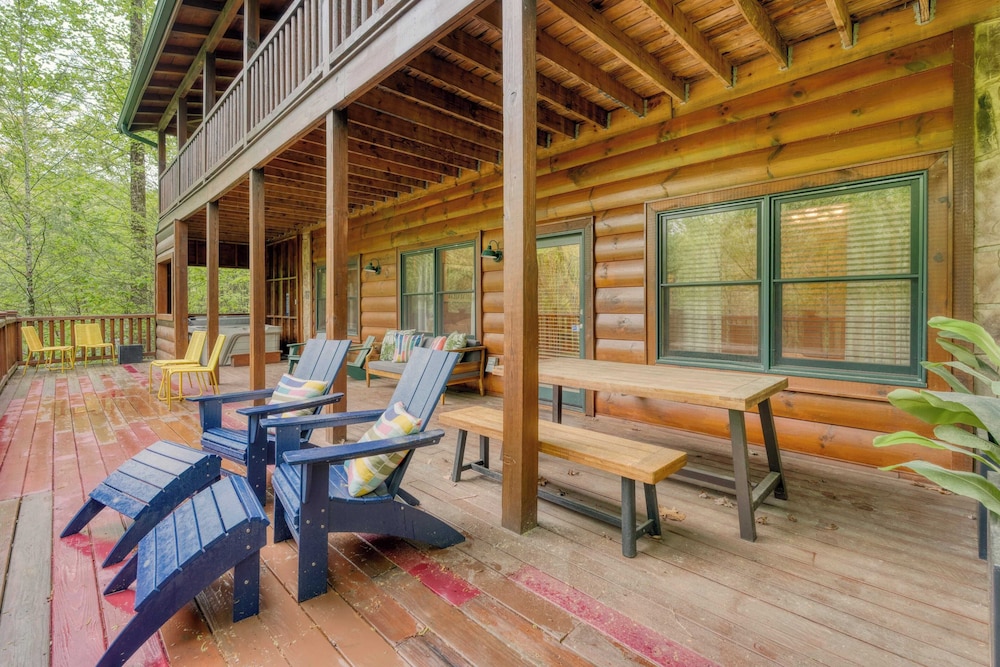 Yesteryear by Avantstay Hot Tub, 360 Deck Views and Game Room Easy Access