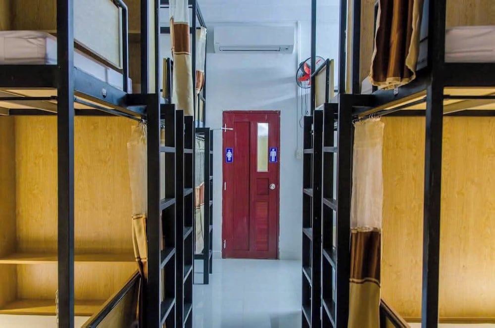 SHARE Hostel & Coffee