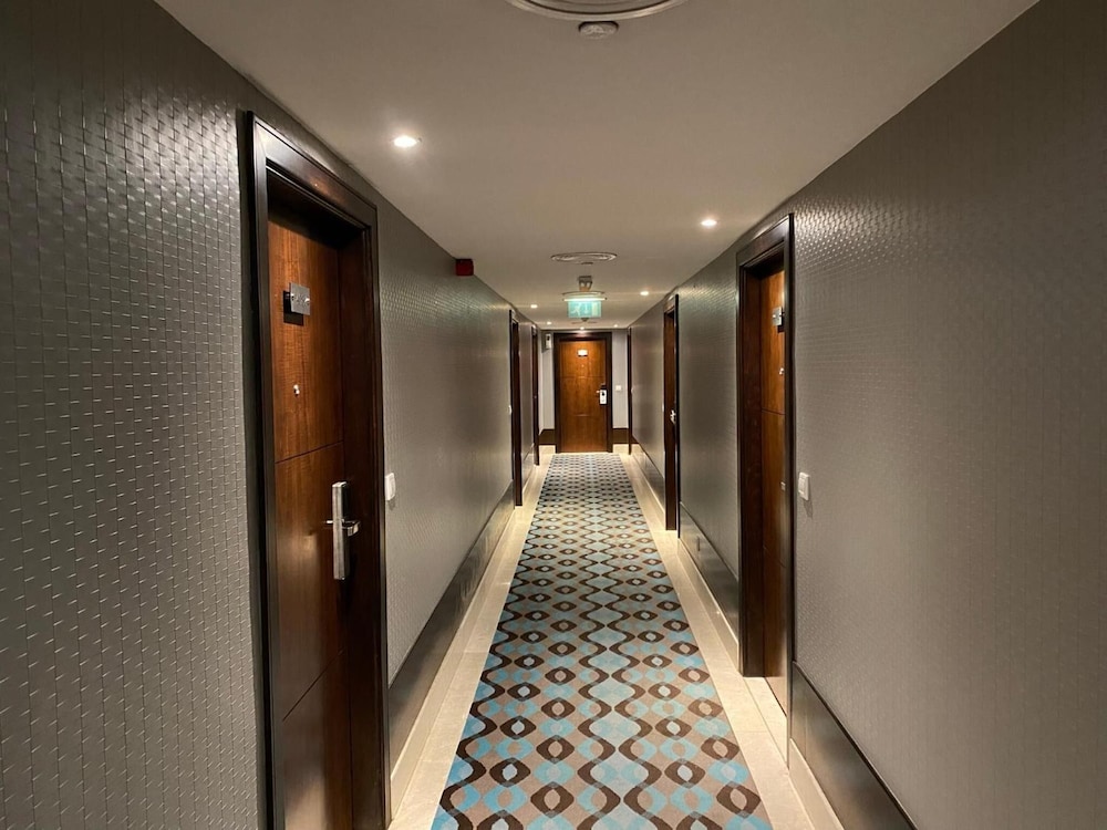 Abu Dhabi Vacations - Phoenix Plaza Hotel Apartments - Property Image 33