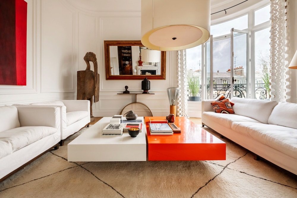 Prestigious Apartment Near the Trocadero