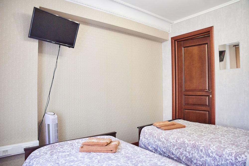 HotHos Hostel
