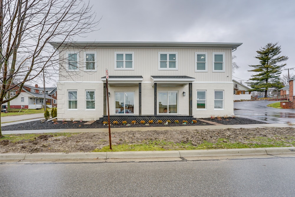 Sleek Apartment Near St Clair City Boat Harbor! view 5