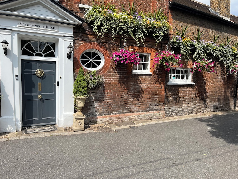Harmondsworth Hall Guest House Heathrow