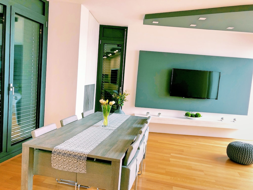 Luxury Sea View Apartment view 4