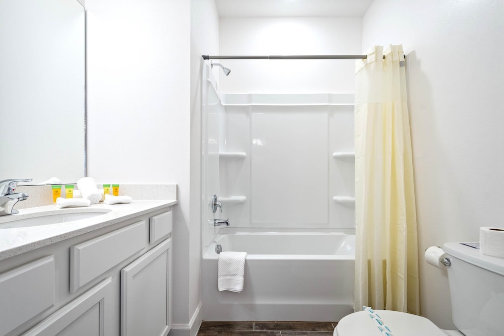 Themed Kids' Rooms, Pool & Game Loft Near Disney