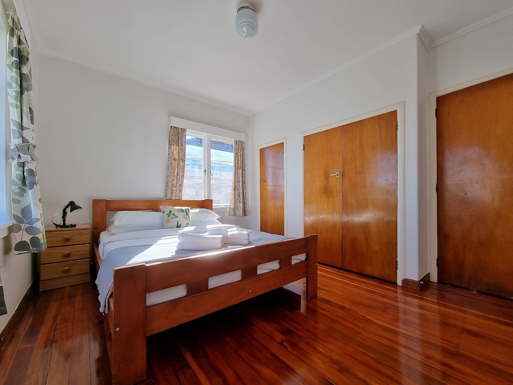 Cozy 3BR - Heat Pump & Wifi & Netflix view 5