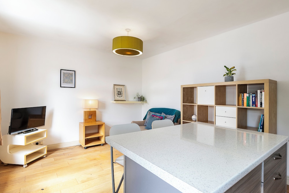 A Tranquil One-bedroom Flat Near Brockwell Park