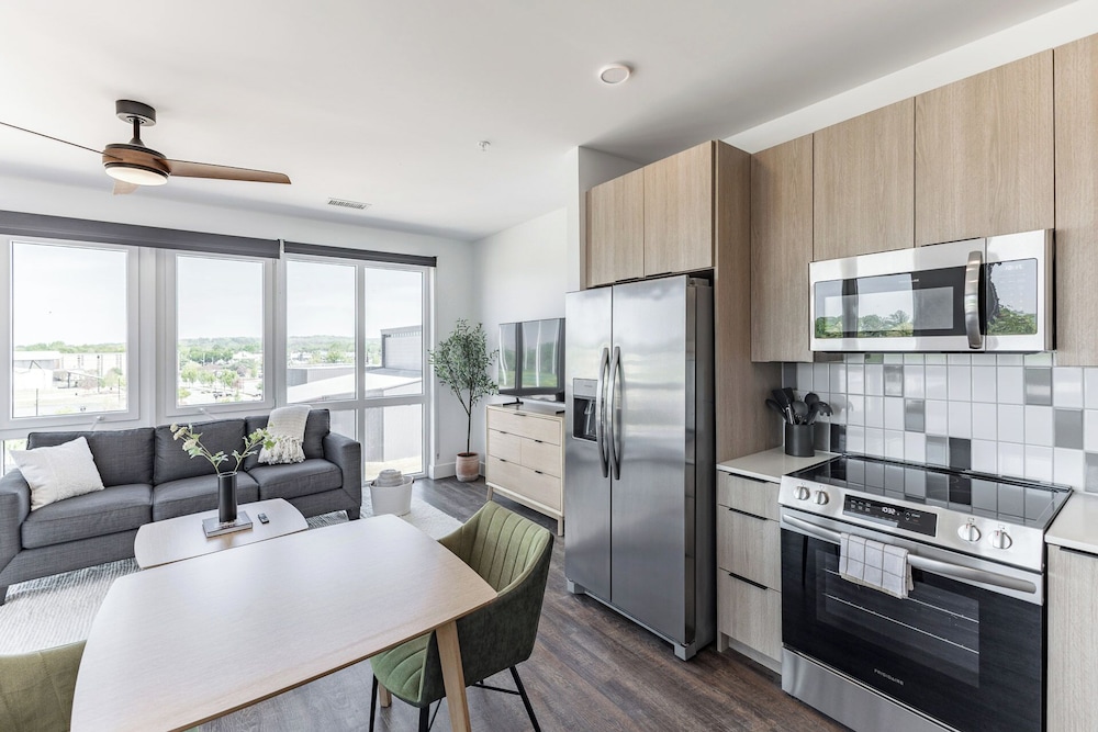 Anthem House Huntsville MidCity, powered by Placemakr