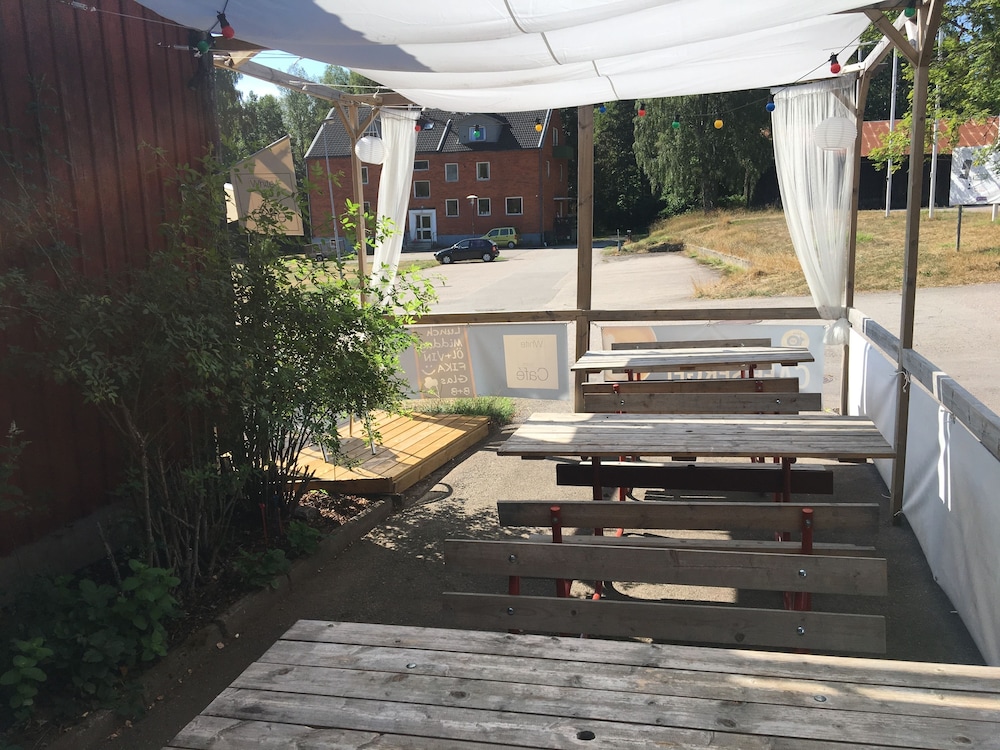 Cafe Sergel Bed & Breakfast