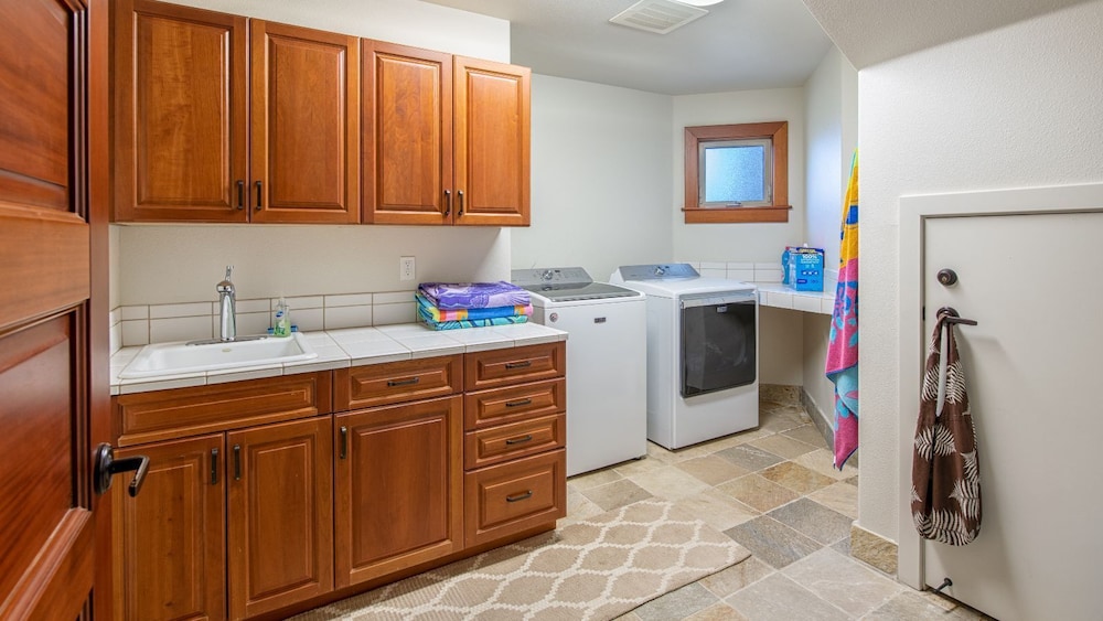 Spacious Townhome - Stunning Golf Course Views - Pool & Fitness- Vrkcv