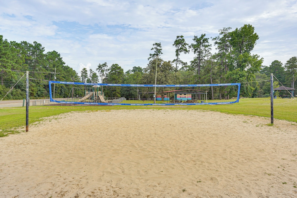 Relax By the Lake: Quiet East Texas Retreat