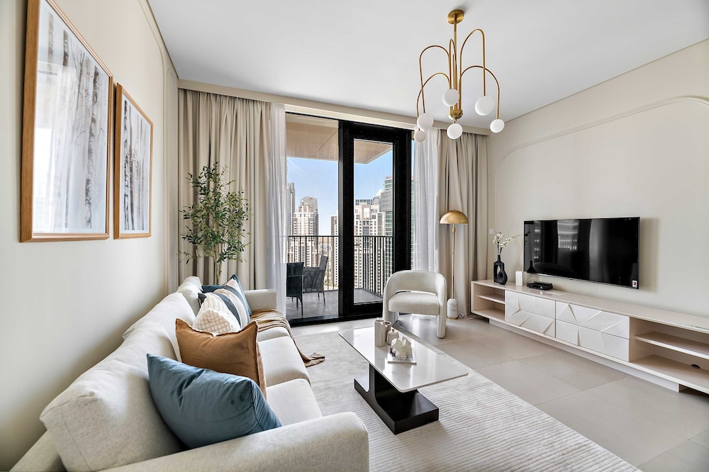 Silkhaus Premium Tower in Downtown Gym Pool