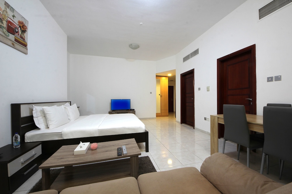 Signature Holiday Homes- Marina Studio