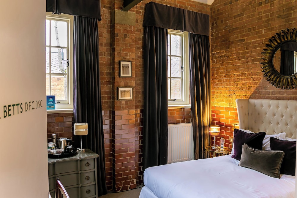 Betts Private room at Bicester Heritage view 3