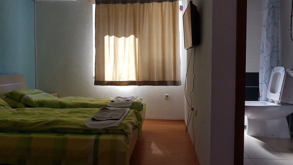 Photo 8