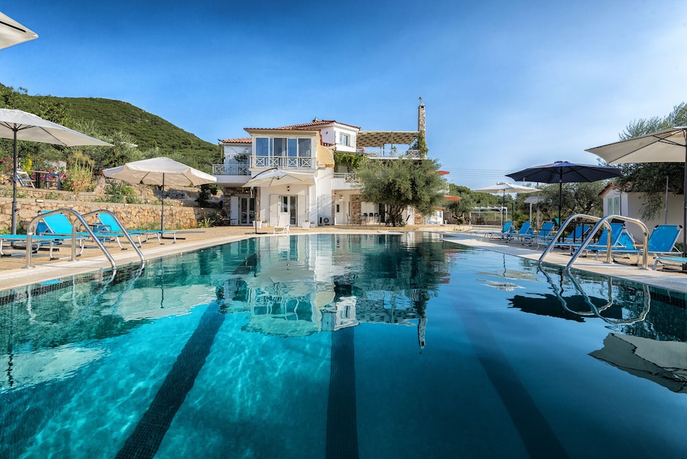 Sunkissed Serenity - Emotions House/Crystal Pool photo 3
