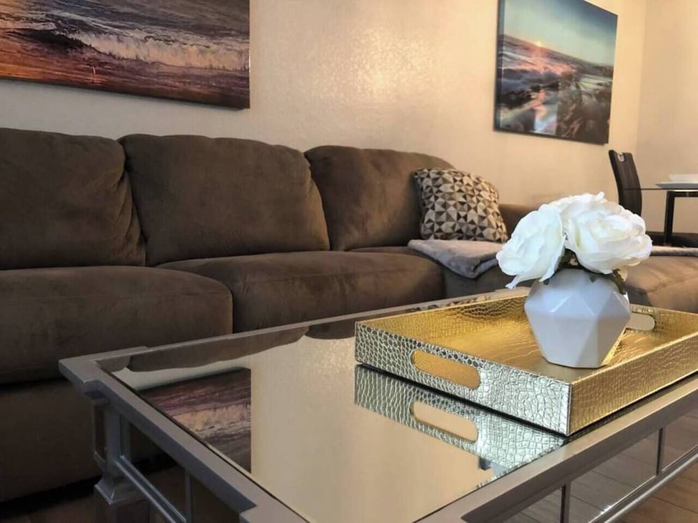 Tideview 66 · NEW Luxury 3 Suites Resort Home. Sleep 9