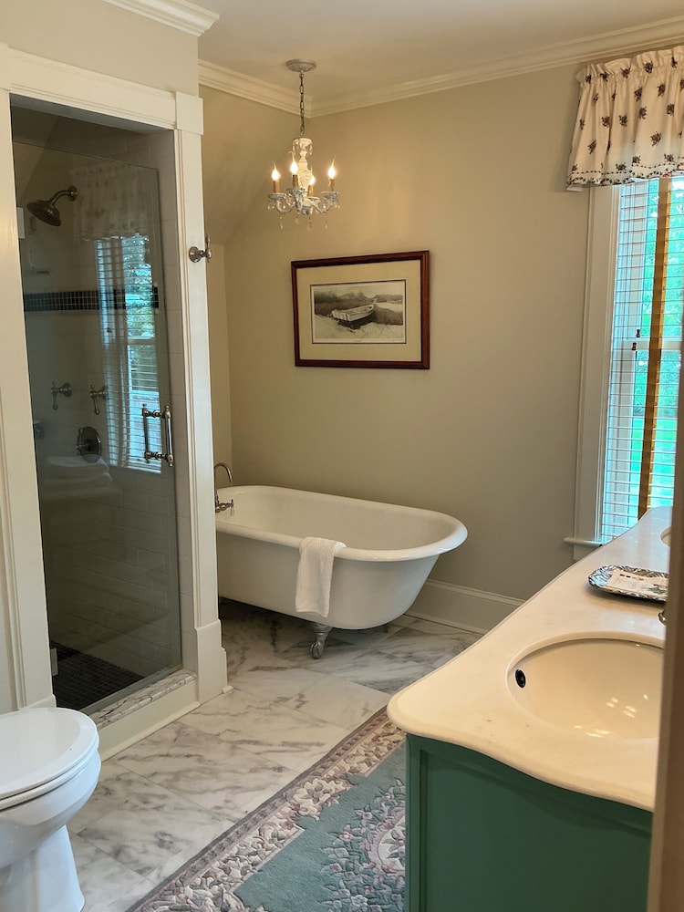 Magnolia House Bed & Breakfast