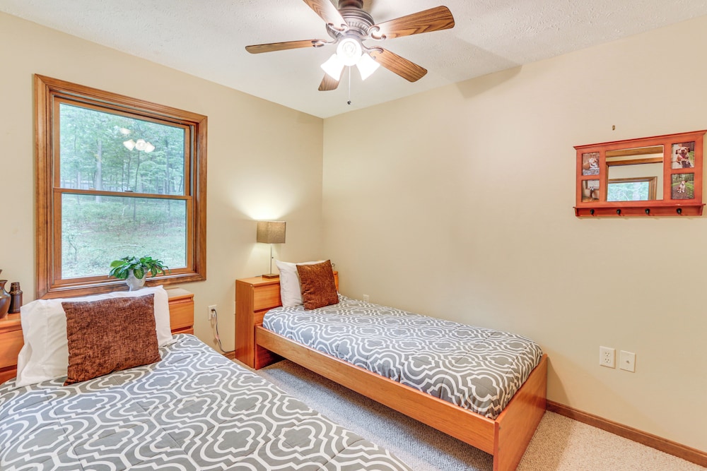 Great Cacapon Mtn Cabin w/ Private Hot Tub + Views