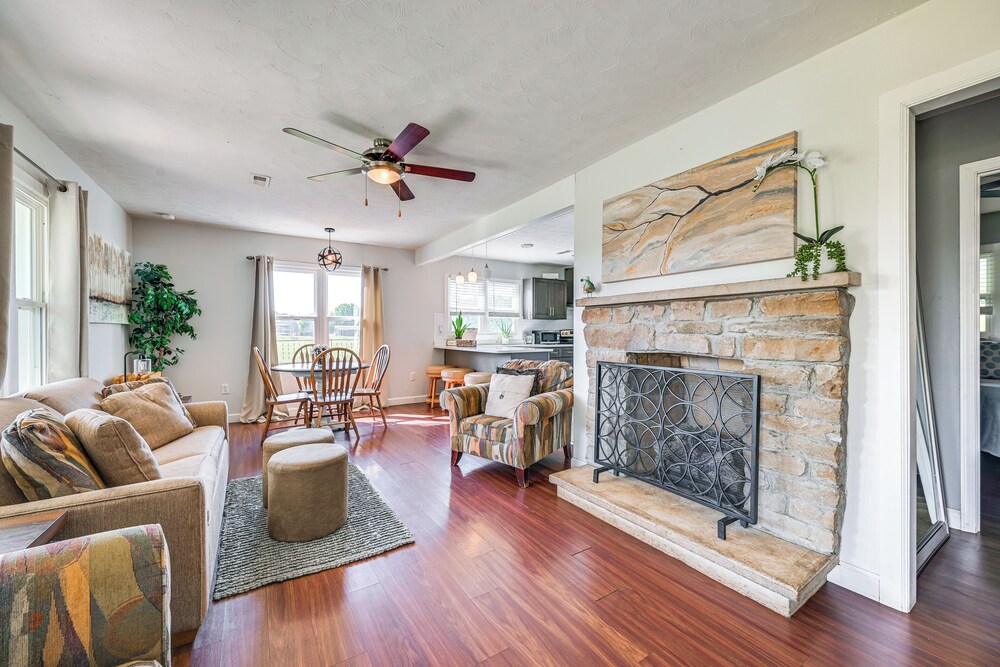 Near Dtwn Somerset: Tranquil Getaway w/ Fire Pit