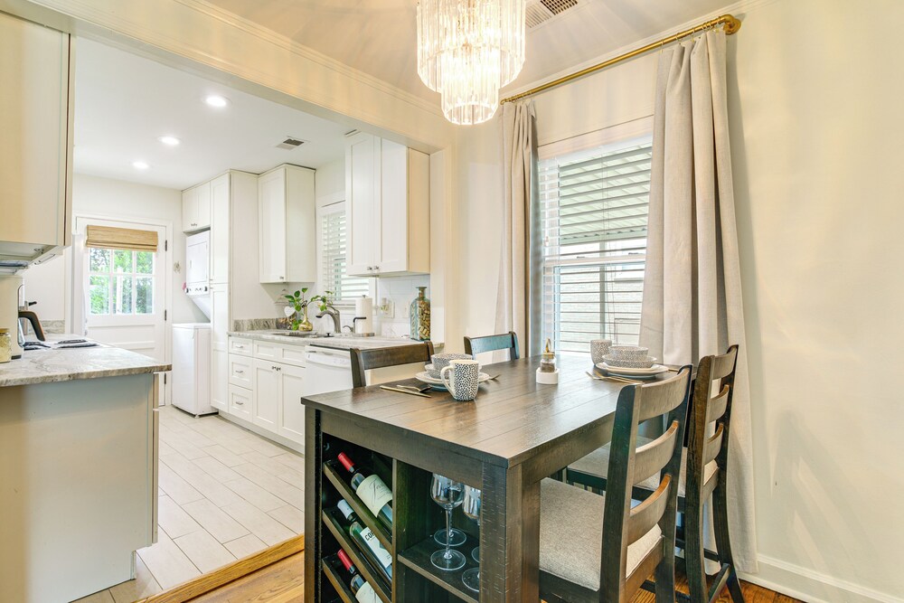 Updated Suburban Retreat: 8 Mi to Dtwn Memphis!
