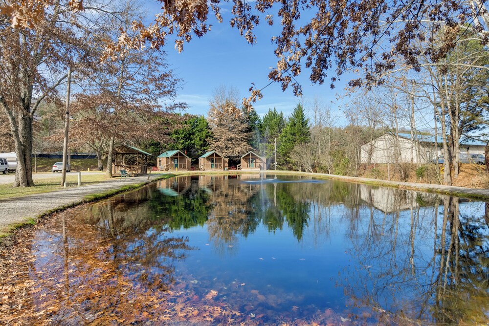 Blue Ridge Base Camp: Resort Cabin in Waynesville