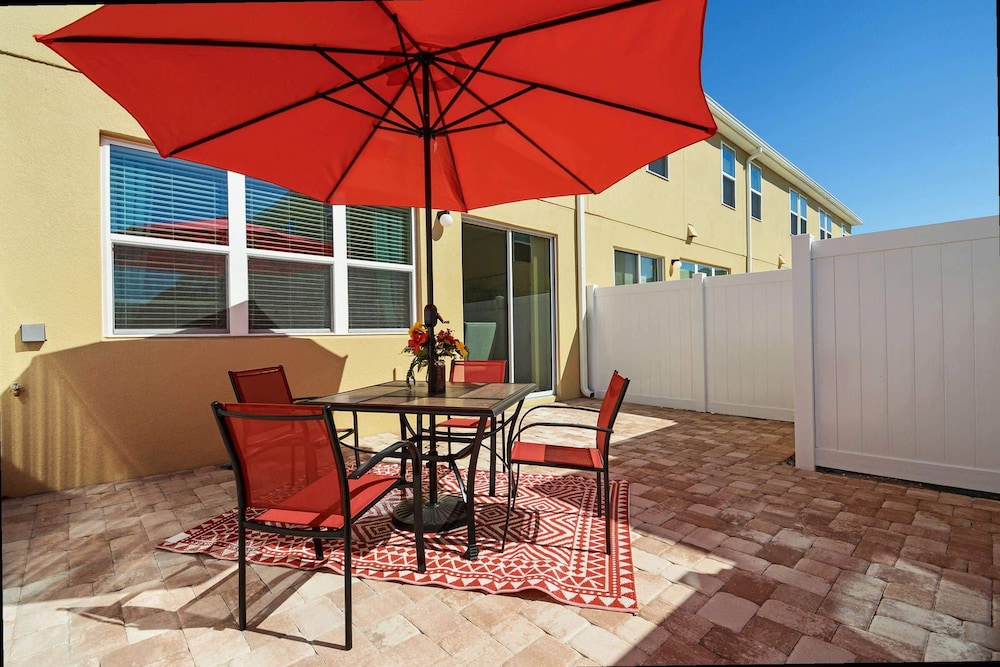 Resort-style 4BR Home Gated Community Near Disney