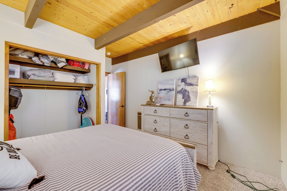 13 Mi to Skiing: Long Barn Family Cabin