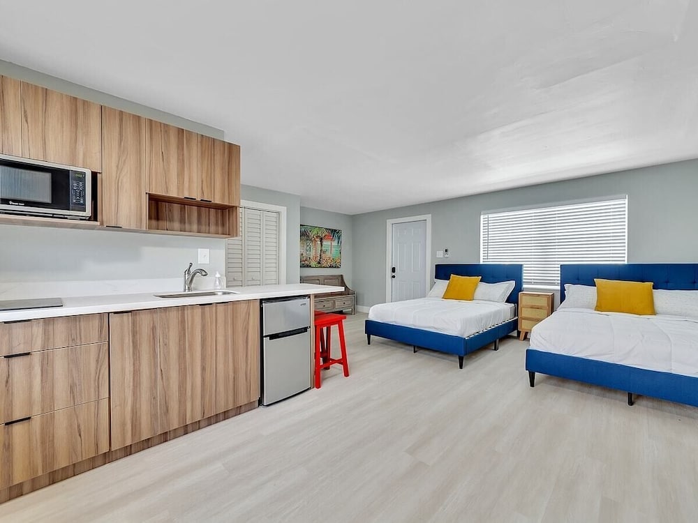 The Shell on Walnut Studio With Bath Hollywood Beach Free Parking